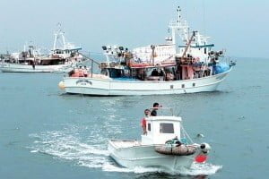 Καταστρέφεται η θαλάσσια ζωή με την υπεραλίευση Καταστρέφεται η θαλάσσια ζωή με την υπεραλίευση