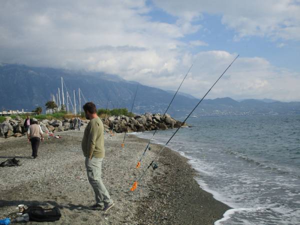 Ιδανική για ψάρεμα η ακτή στις εκβολές του Νέδοντα