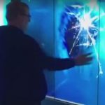 Καρχαρίας σπάει το προστατευτικό γυαλί-VIDEO
