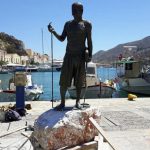 Τοποθετήθηκε το άγαλμα του δύτη Στάθη Χατζή στη Σύμη