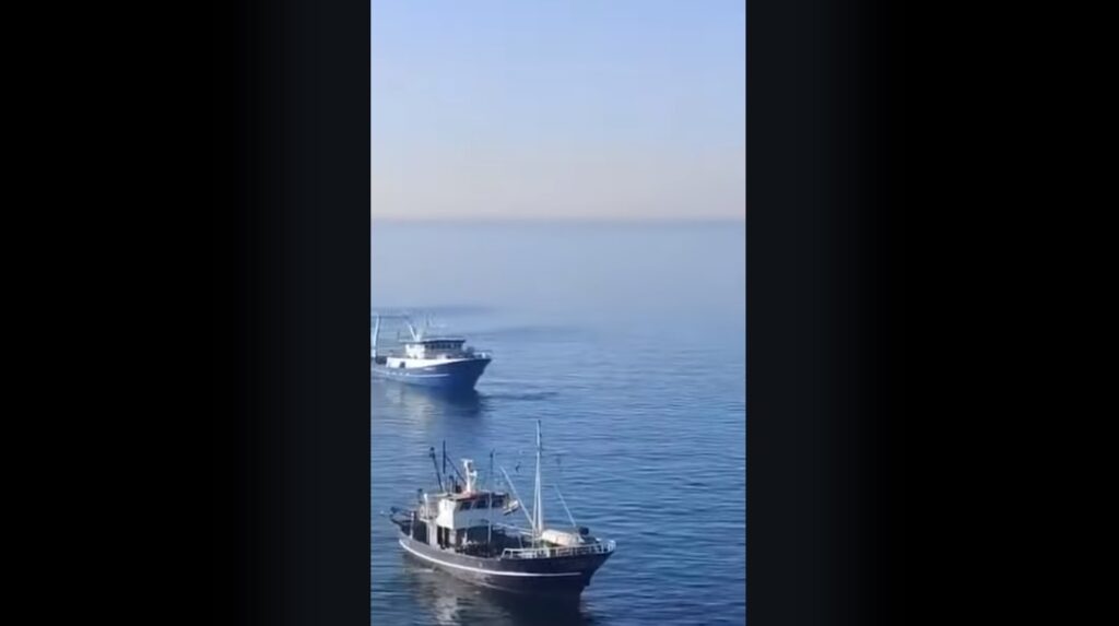 Ψαράδες ρίχνουν άγκυρα στον Θερμαϊκό συμπαραστεκόμενοι στους αγρότες- Βίντεο