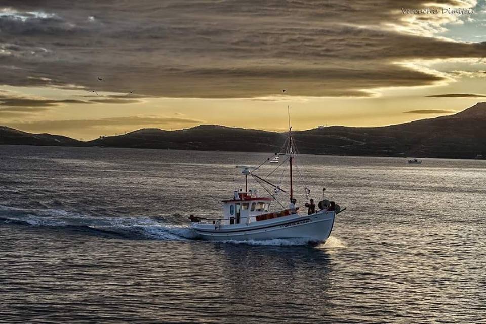 Ο αλιευτικός κλάδος σε κρίση. Έλλειψη πληρωμάτων και παράνομες ελληνοποιήσεις πλήττουν τα ελληνικά αλιεία
