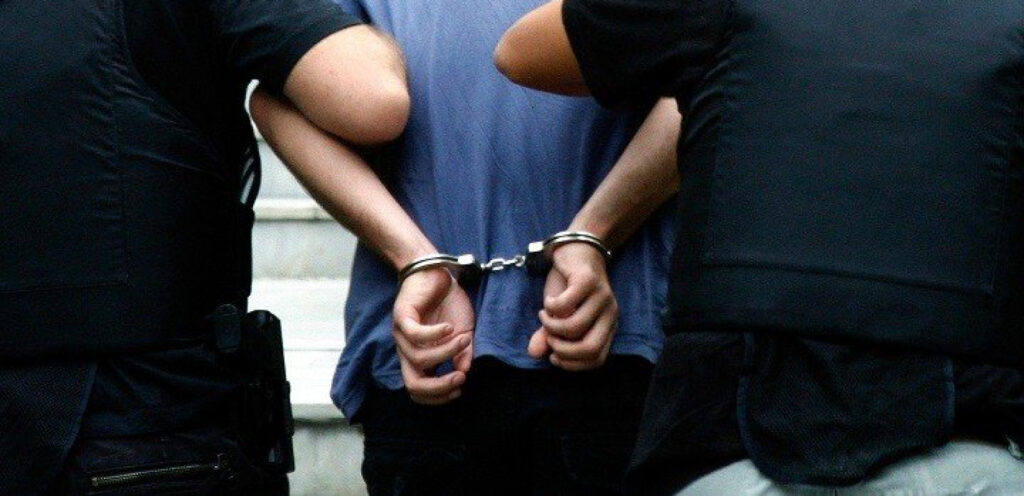 Χειροπέδες σε 44χρονο για 2.500 παράνομους αχινούς