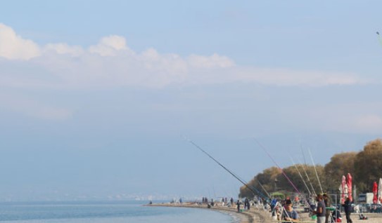 Η «Καρδιά» της Διεθνούς Αγωνιστικής Αλιείας Χτυπά στην Κορινθία με Ρεκόρ Συμμετοχών